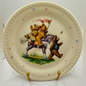 Lenox china bears heirloom dessert plate.